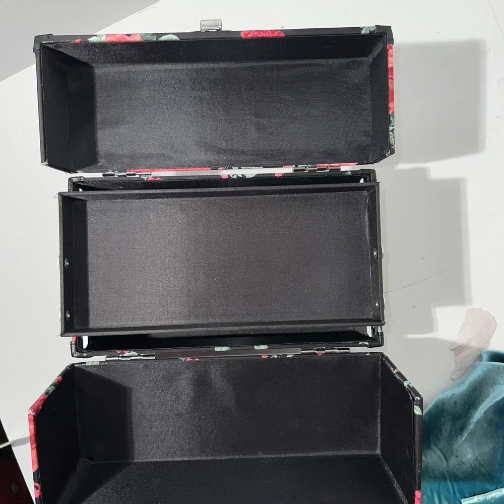 Make-up‎ 2 Tiered Shelves Travel Case Hardshell Black Roses